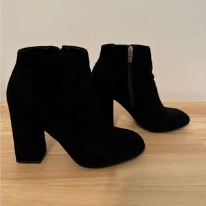 Ankle booties marc fisher size 9 black suade